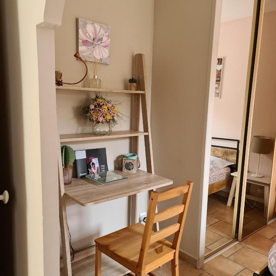 3 indépendants dans villa avec piscine terrasse, jardin, parking clos, wifi Meyreuil Exterior foto