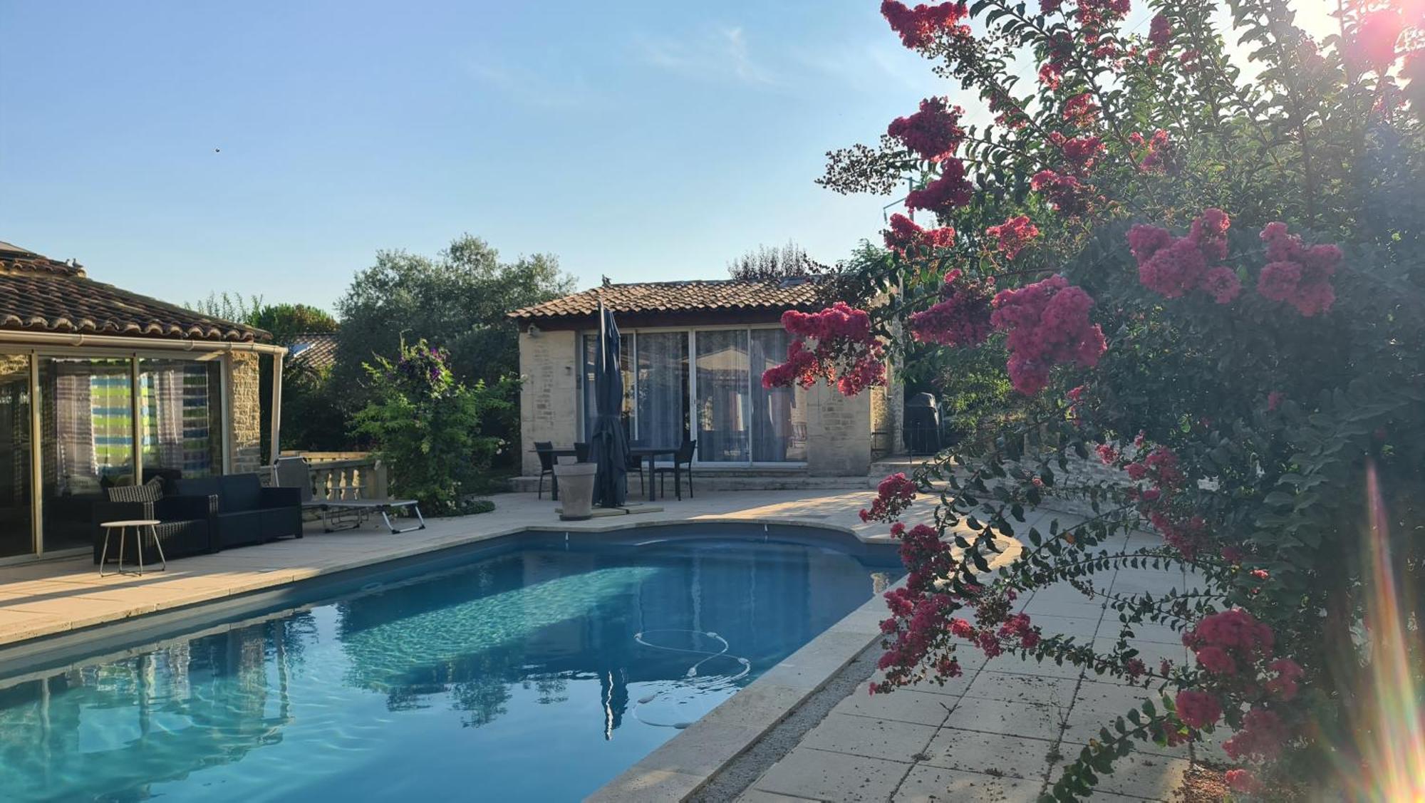 3 indépendants dans villa avec piscine terrasse, jardin, parking clos, wifi Meyreuil Exterior foto