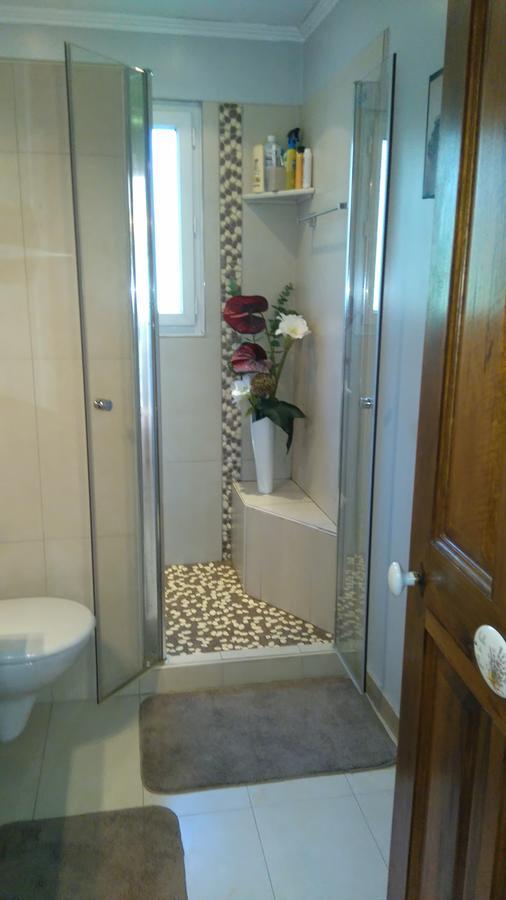 3 indépendants dans villa avec piscine terrasse, jardin, parking clos, wifi Meyreuil Exterior foto