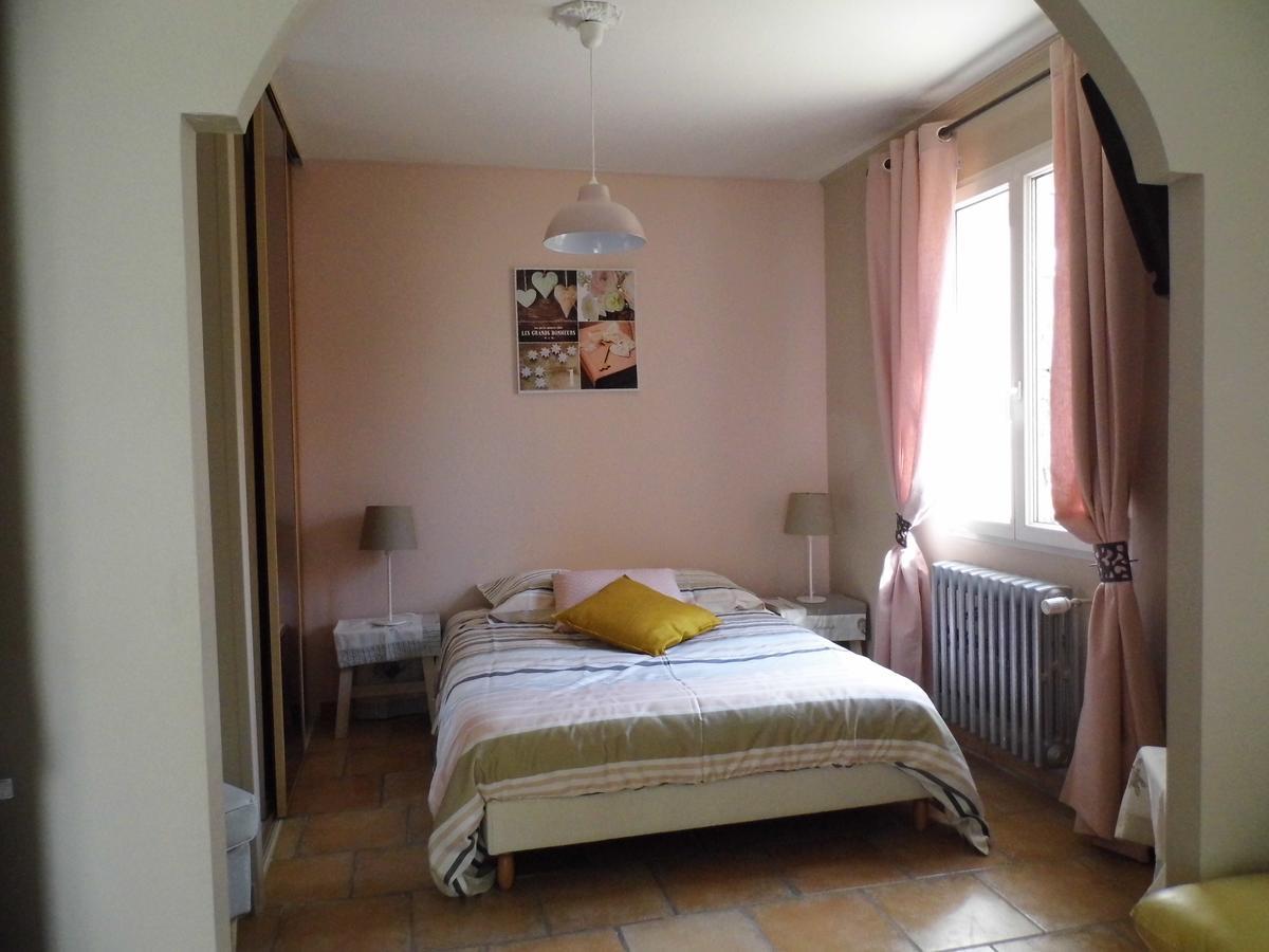 3 indépendants dans villa avec piscine terrasse, jardin, parking clos, wifi Meyreuil Exterior foto